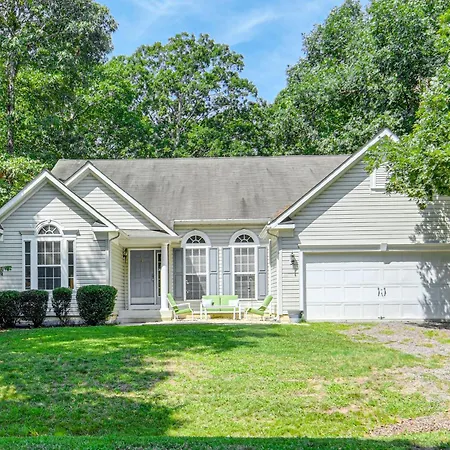 Villa Dog-Friendly Family Retreat Near Chincoteague Bay!